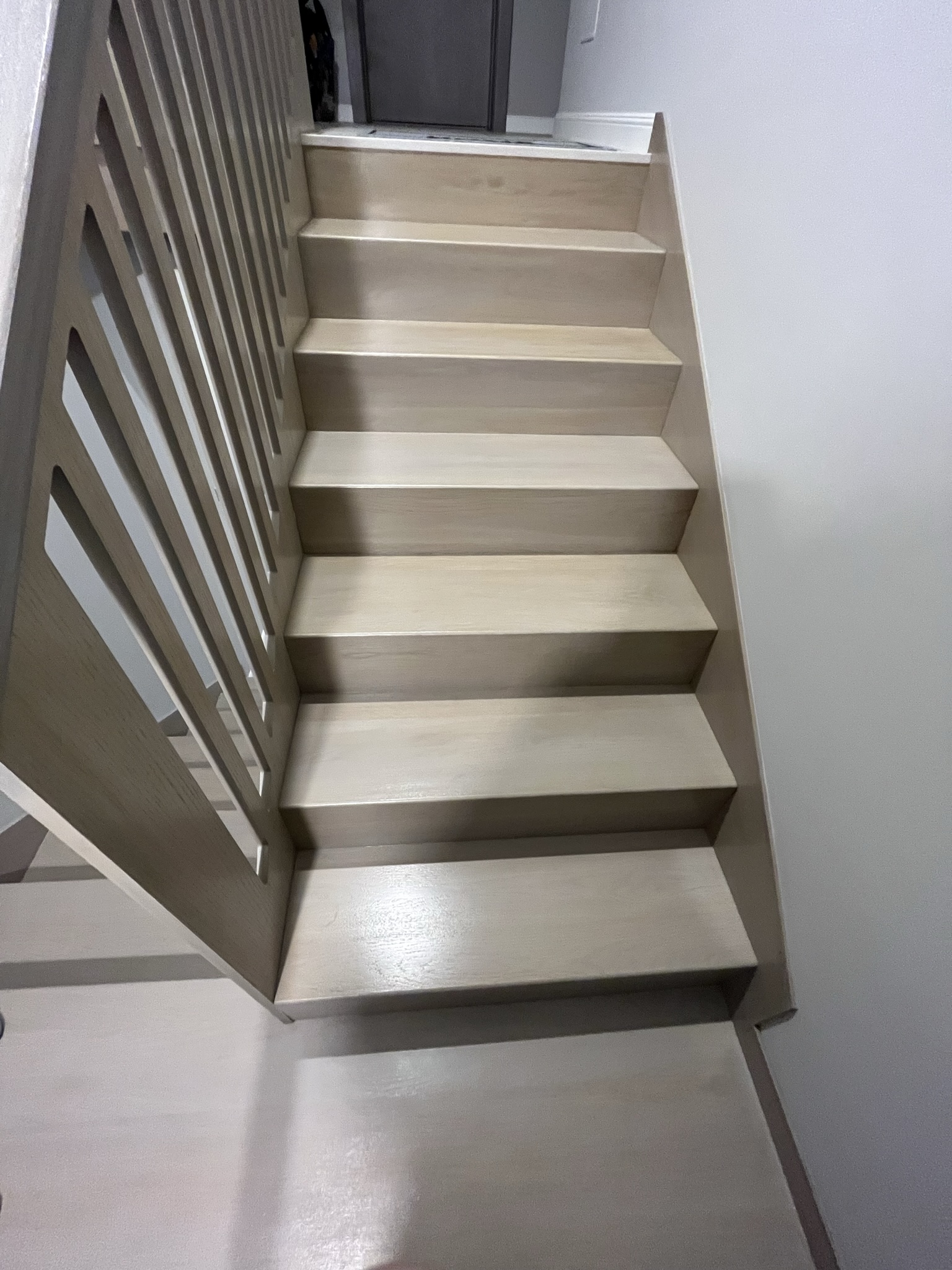 Scara stejar minimalist albit