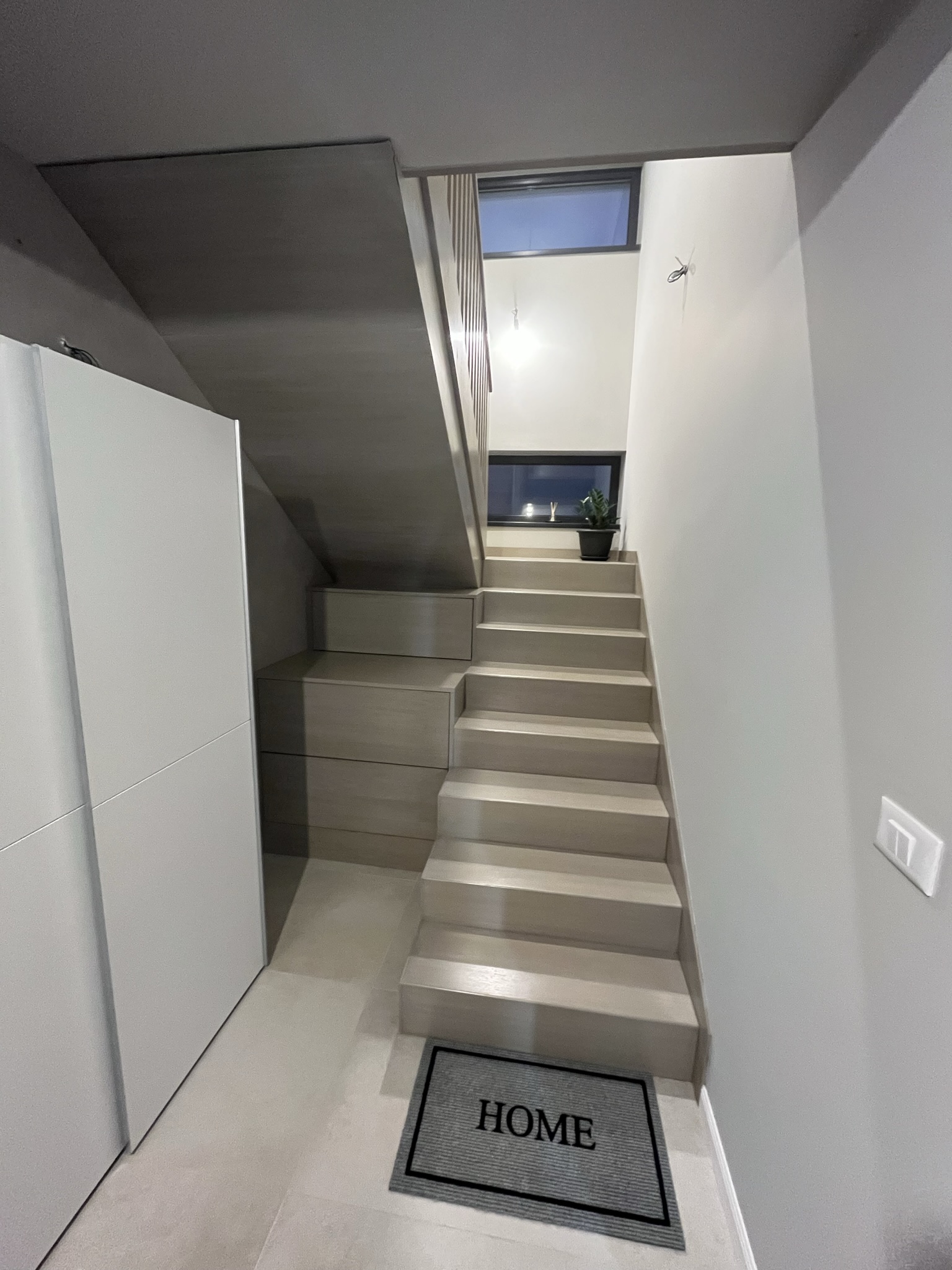 Scara stejar minimalist albit