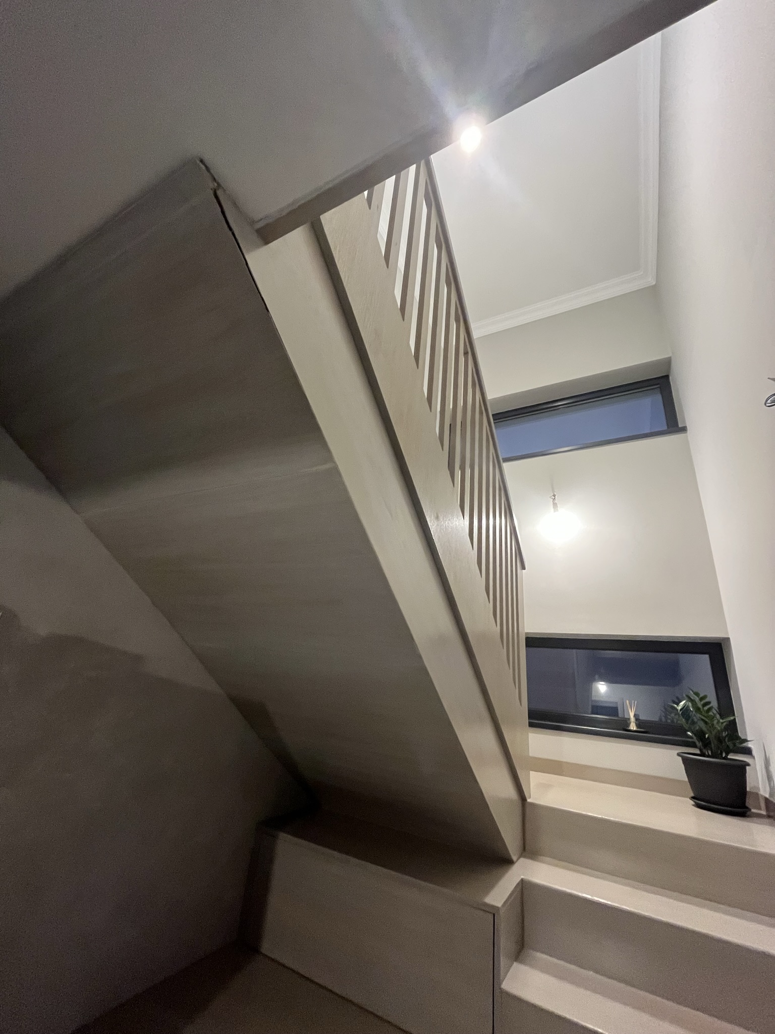Scara stejar minimalist albit