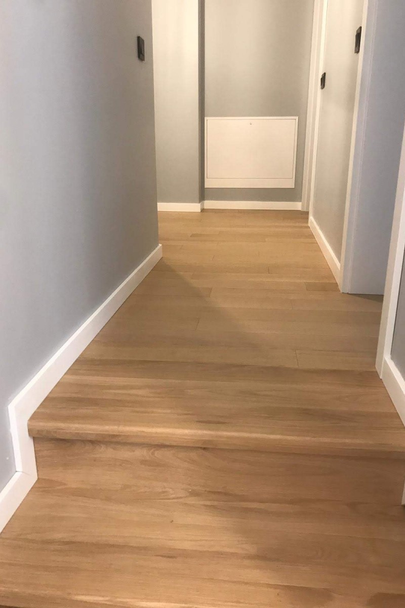 Scara din stejar cu contratrepte