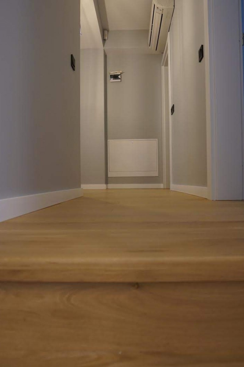 Scara din stejar cu contratrepte