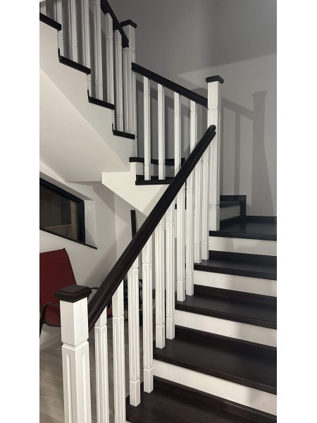 Scara stejar wenge cu contratrepte albe