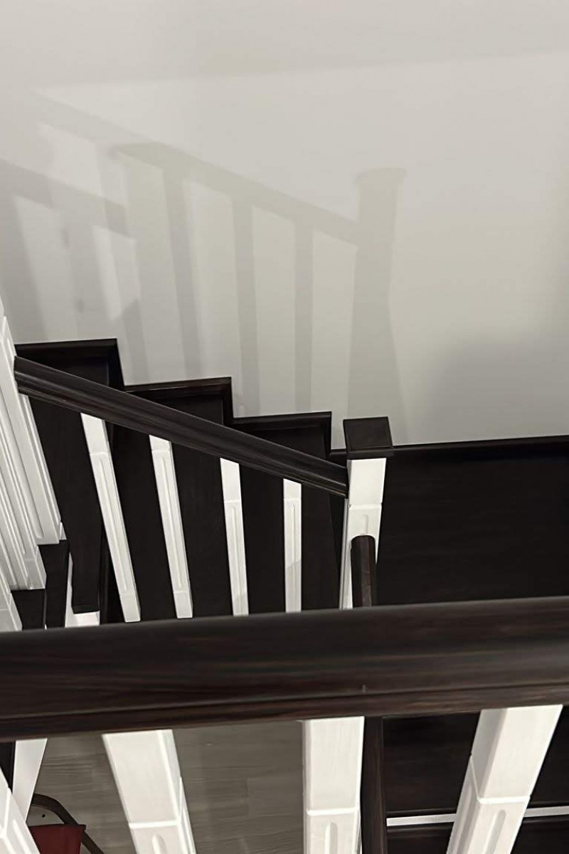 Scara stejar wenge cu contratrepte albe