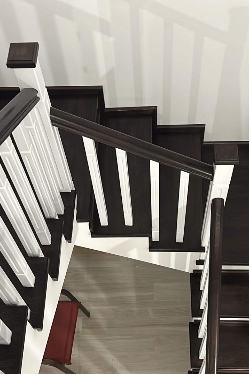 Scara stejar wenge cu contratrepte albe