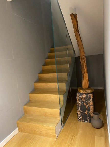 Scara stejar minimalist