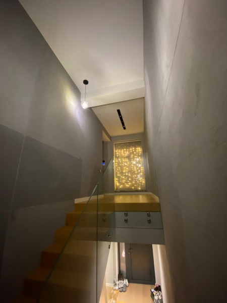 Scara stejar minimalist