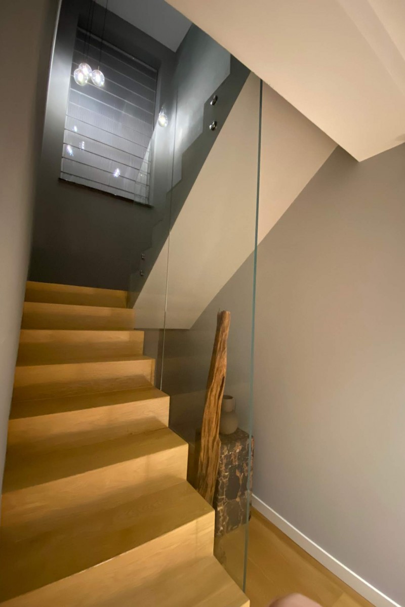 Scara stejar minimalist