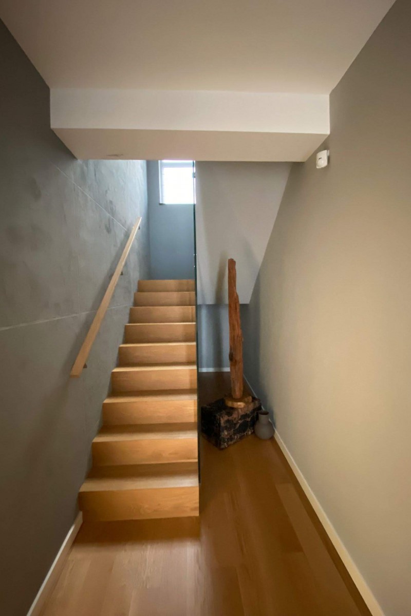 Scara stejar minimalist