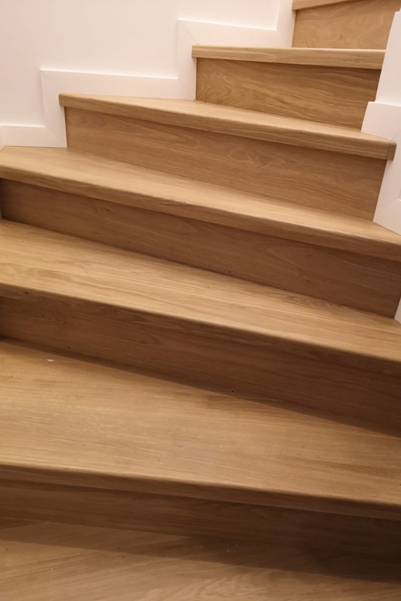 Scara din stejar cu contratrepte