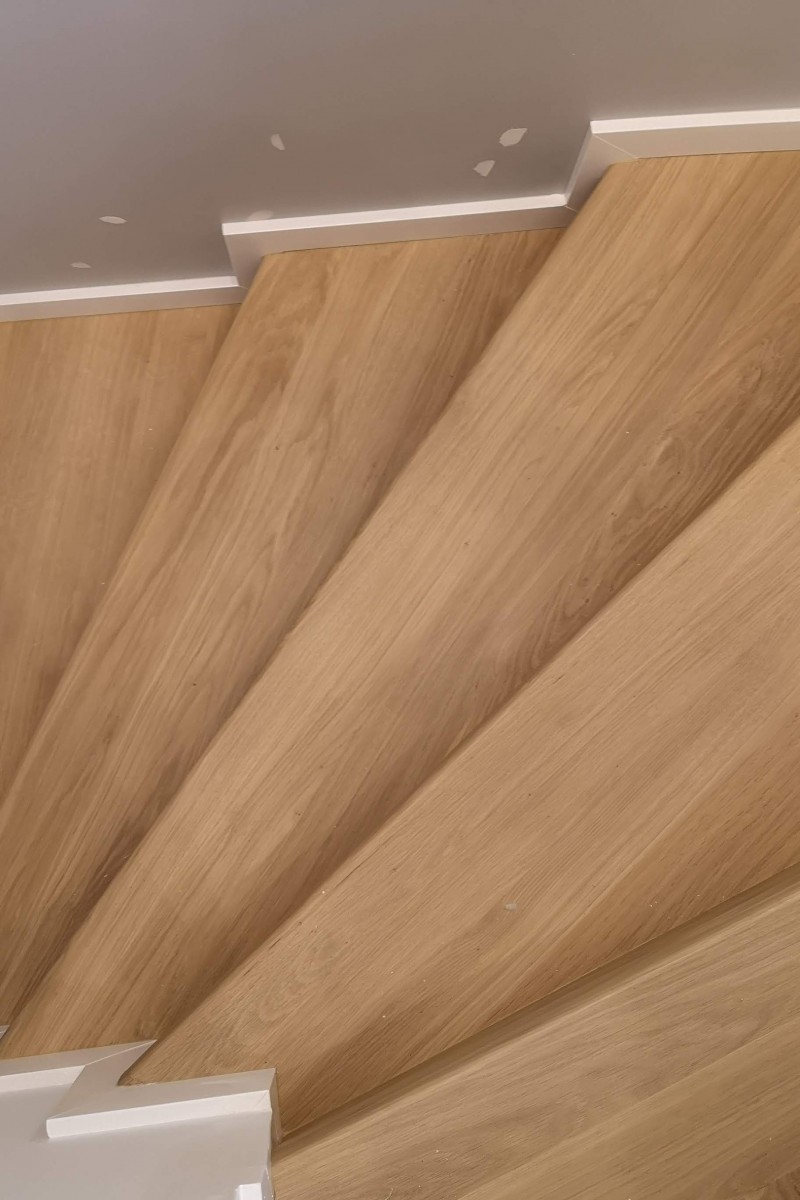 Scara din stejar cu contratrepte