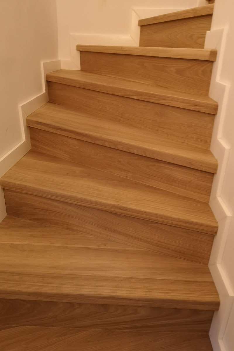 Scara din stejar cu contratrepte