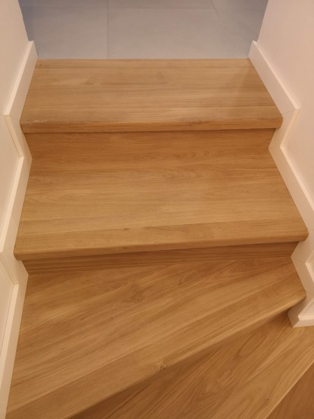 Scara din stejar cu contratrepte