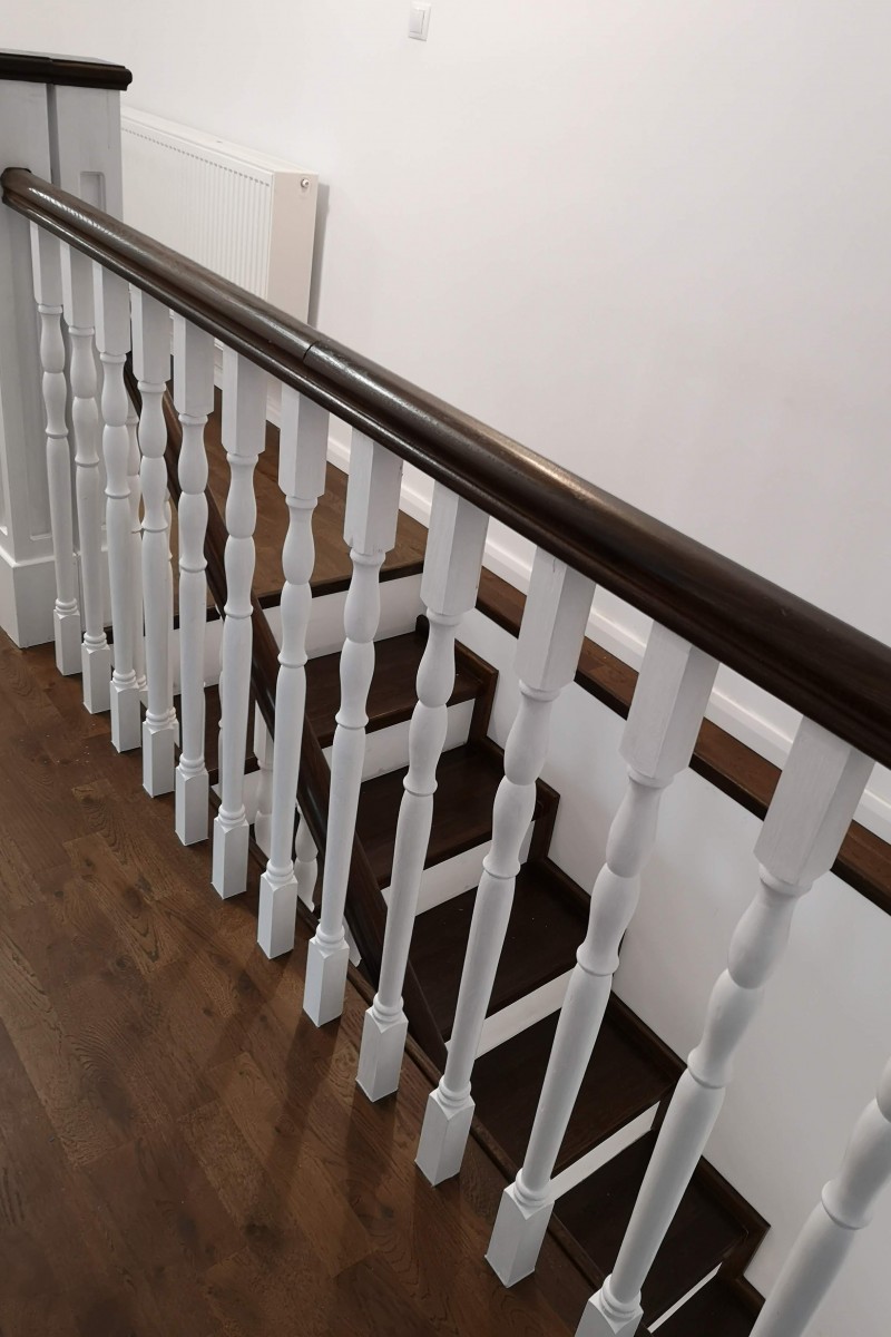 Scara stejar cu stalpi albi