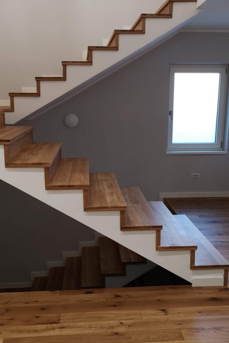 Scara din stejar finisaj intens