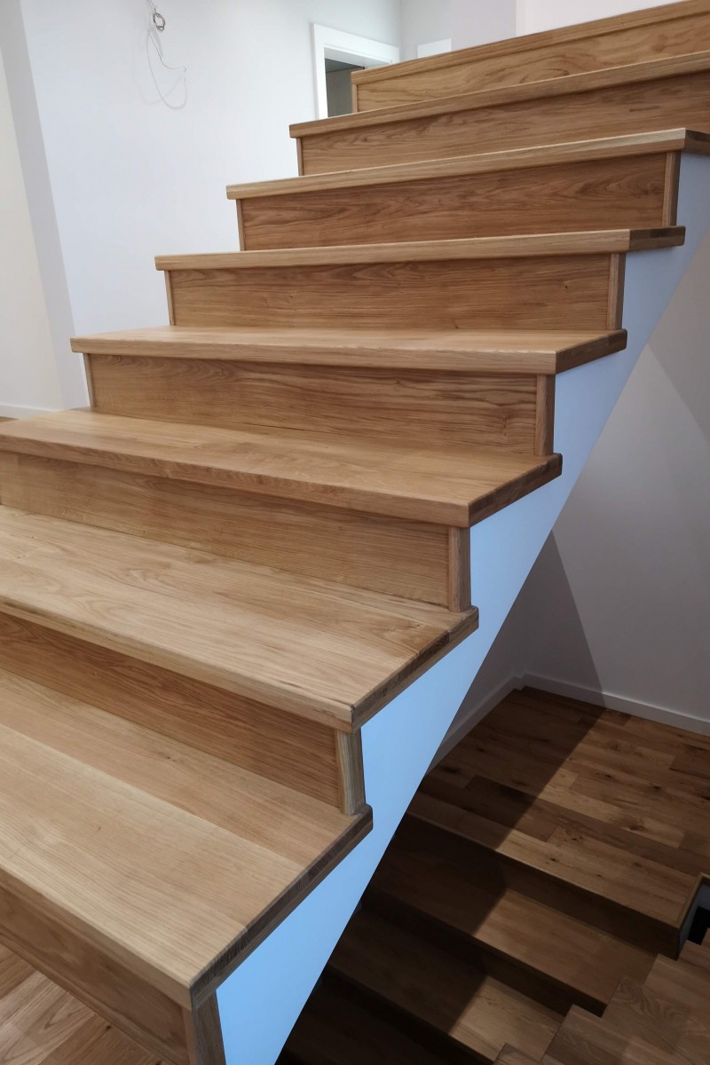 Scara din stejar finisaj intens