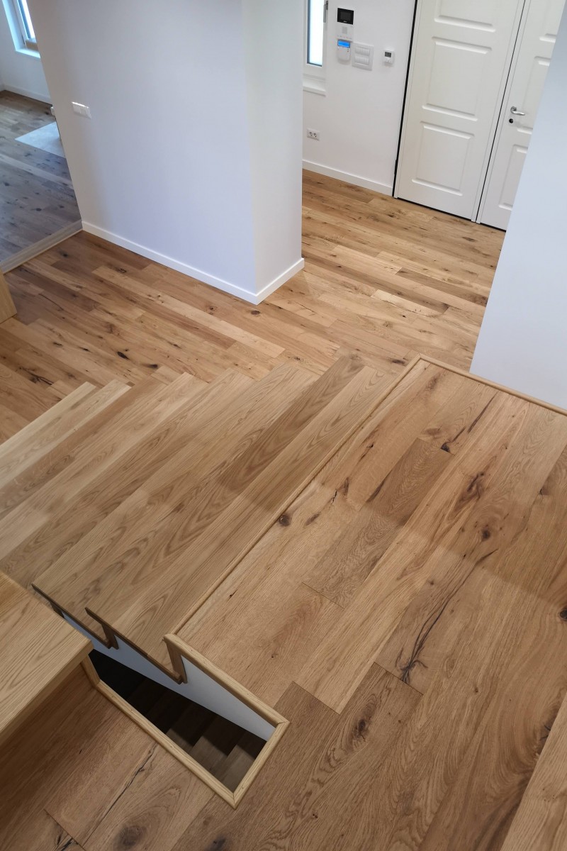 Scara din stejar finisaj intens