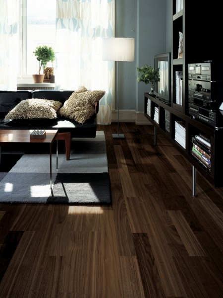 Parchet triplustratificat Nuc Bloom