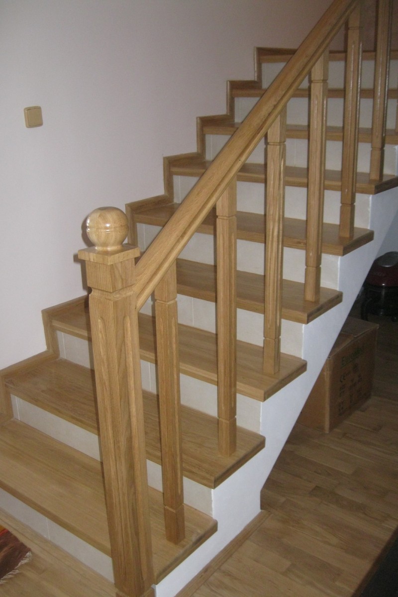 Scara stejar cu contratrepte din gresie