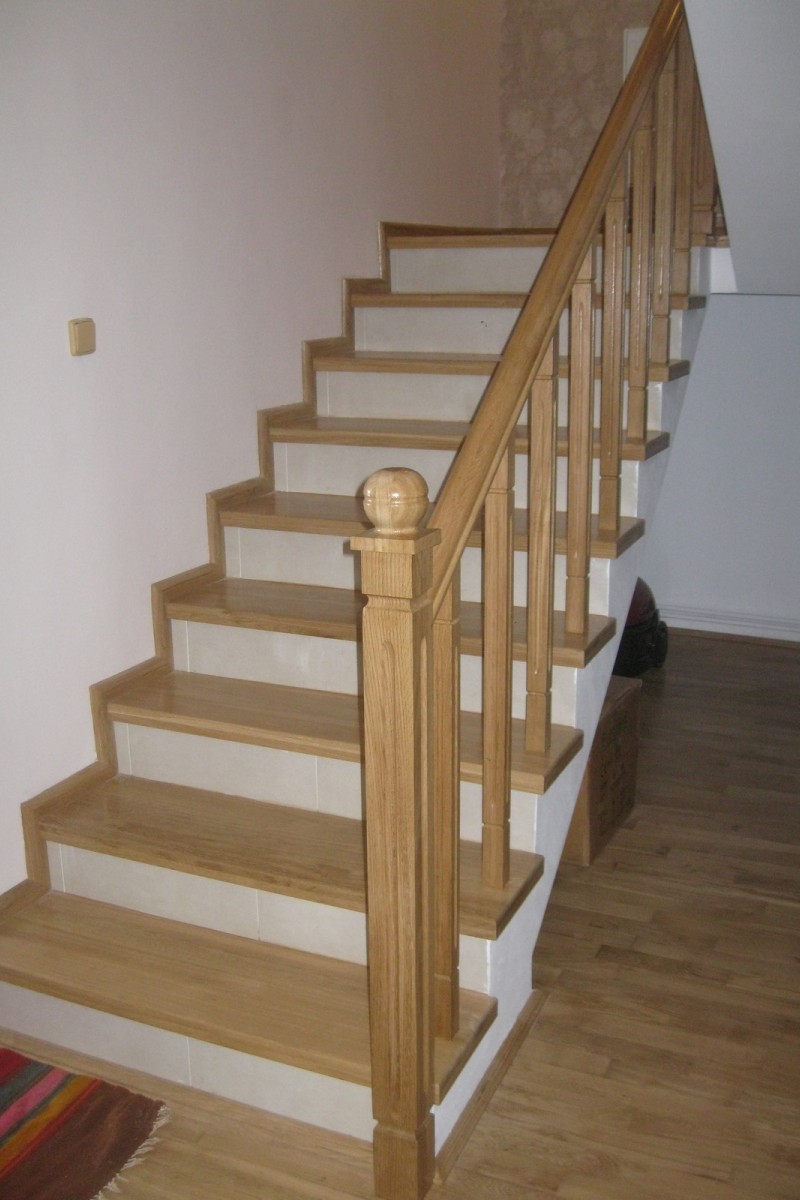 Scara stejar cu contratrepte din gresie