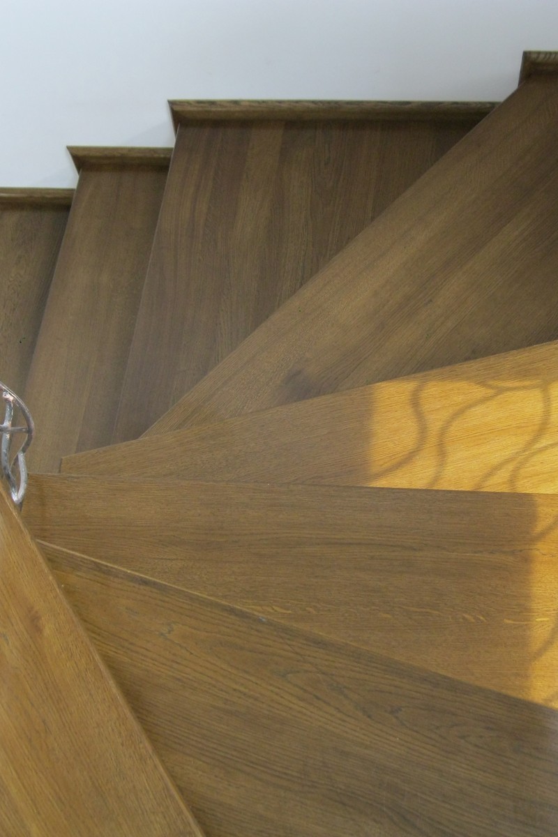 Scara din stejar cu fier forjat