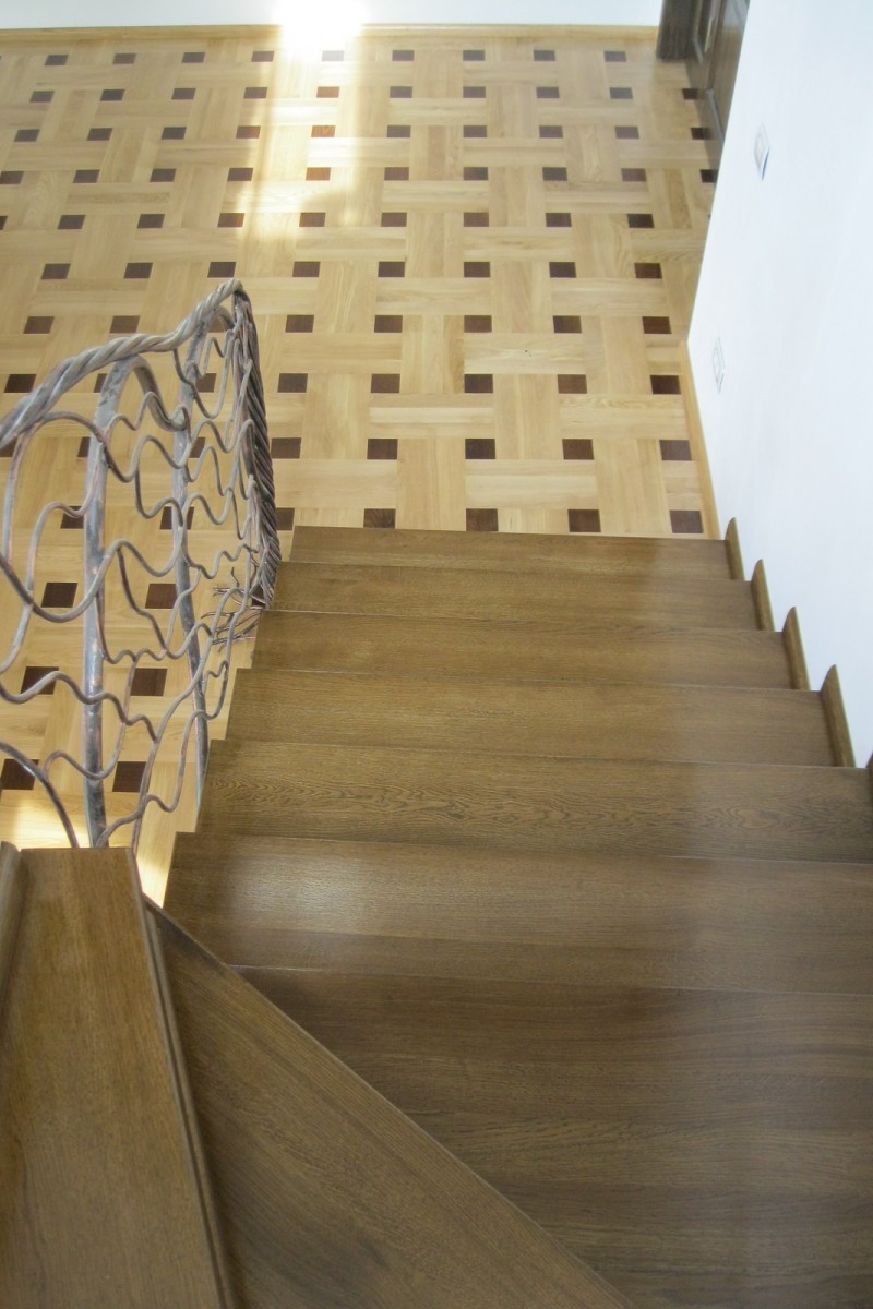 Scara din stejar cu fier forjat