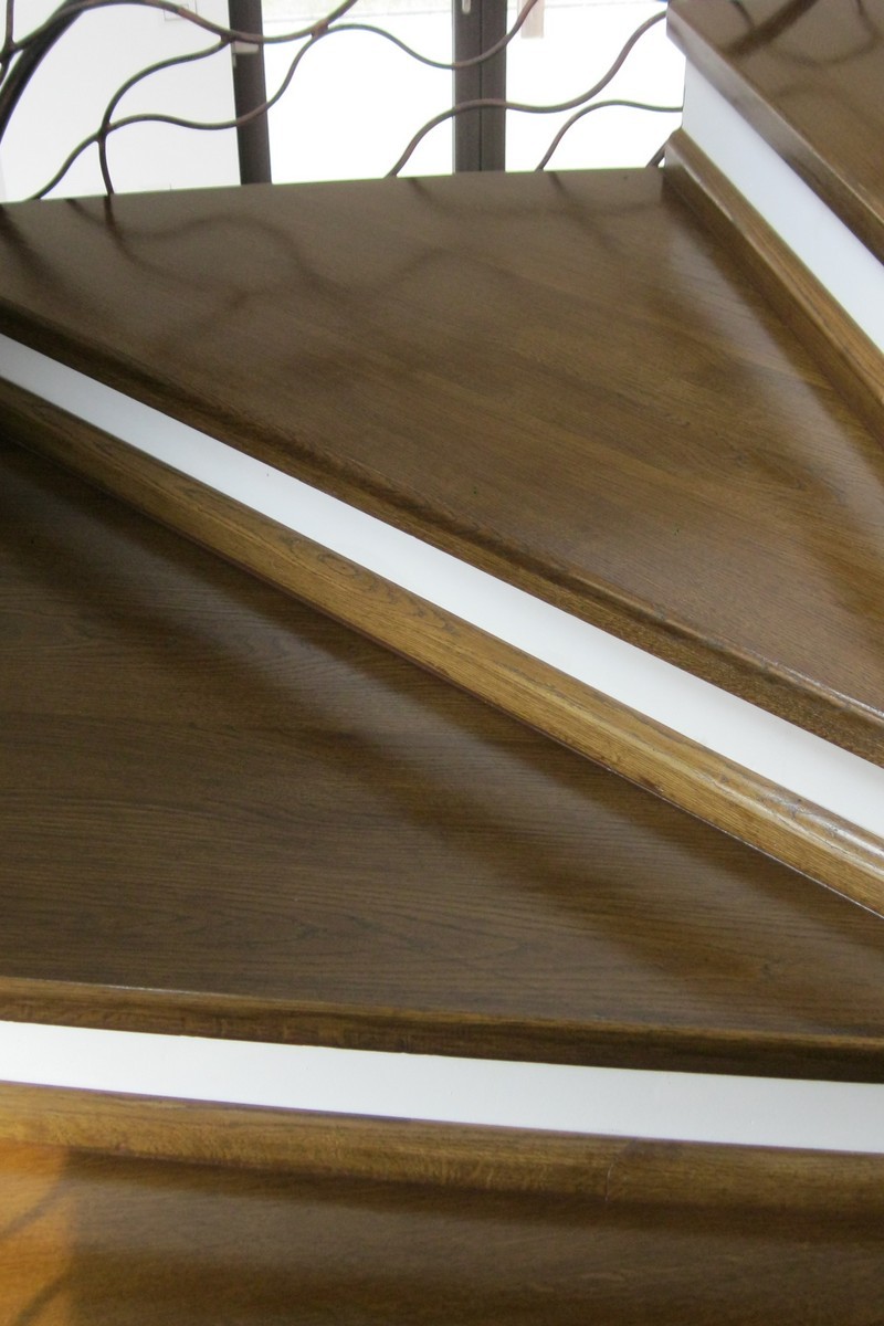 Scara din stejar cu fier forjat