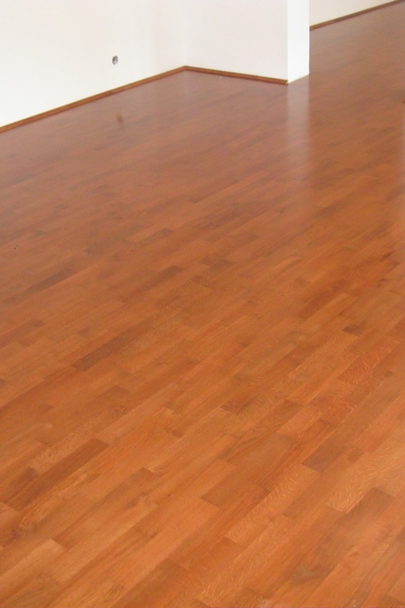 Scara din stejar vopsita cires