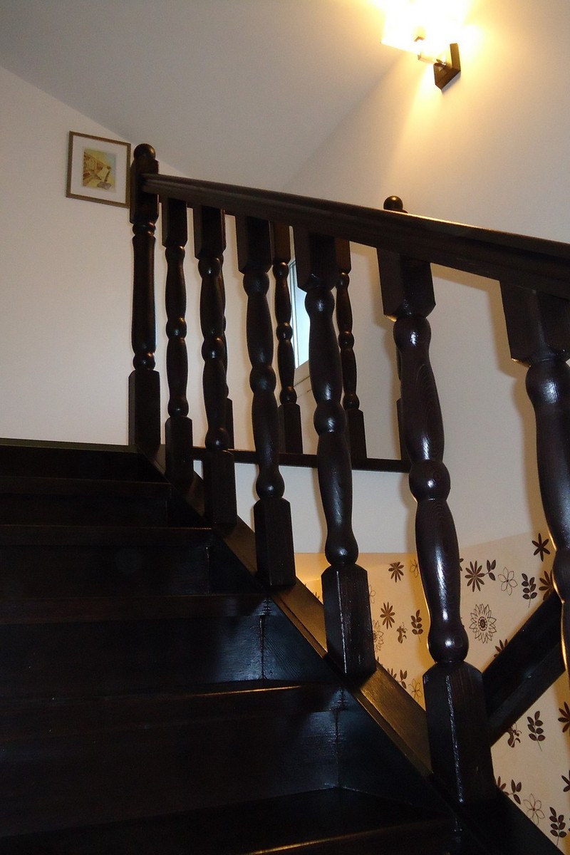 Scara stejar cu balustri