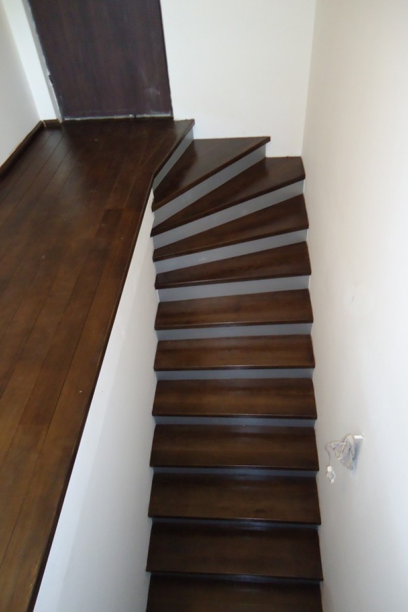 Scara Stejar cu contratrepte albe