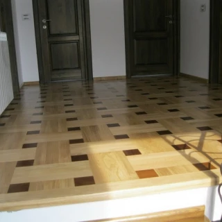 Parchet stejar cu placute din frasin termotratat