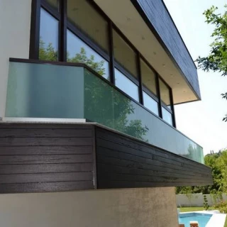 Sistem de fatada ventilata din Iroko