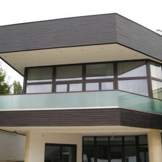 Sistem de fatada ventilata din Iroko