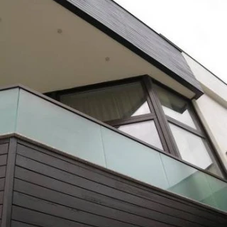Sistem de fatada ventilata din Iroko