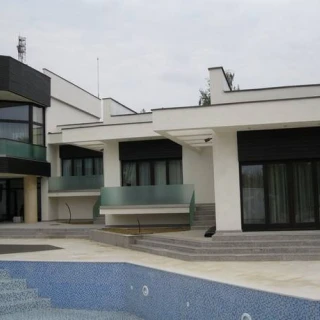 Sistem de fatada ventilata din Iroko