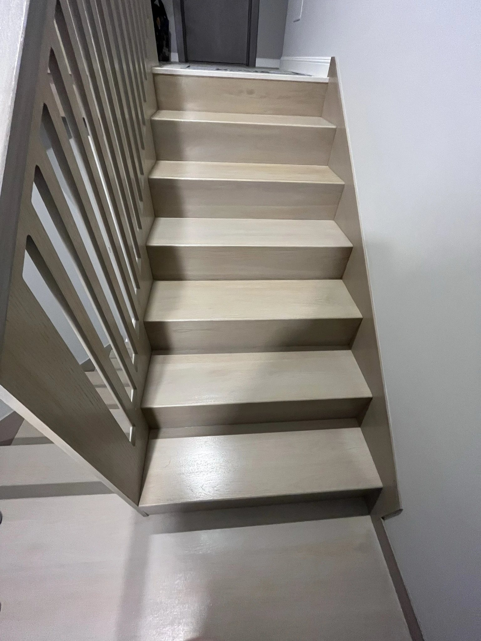 Scara stejar minimalist albit