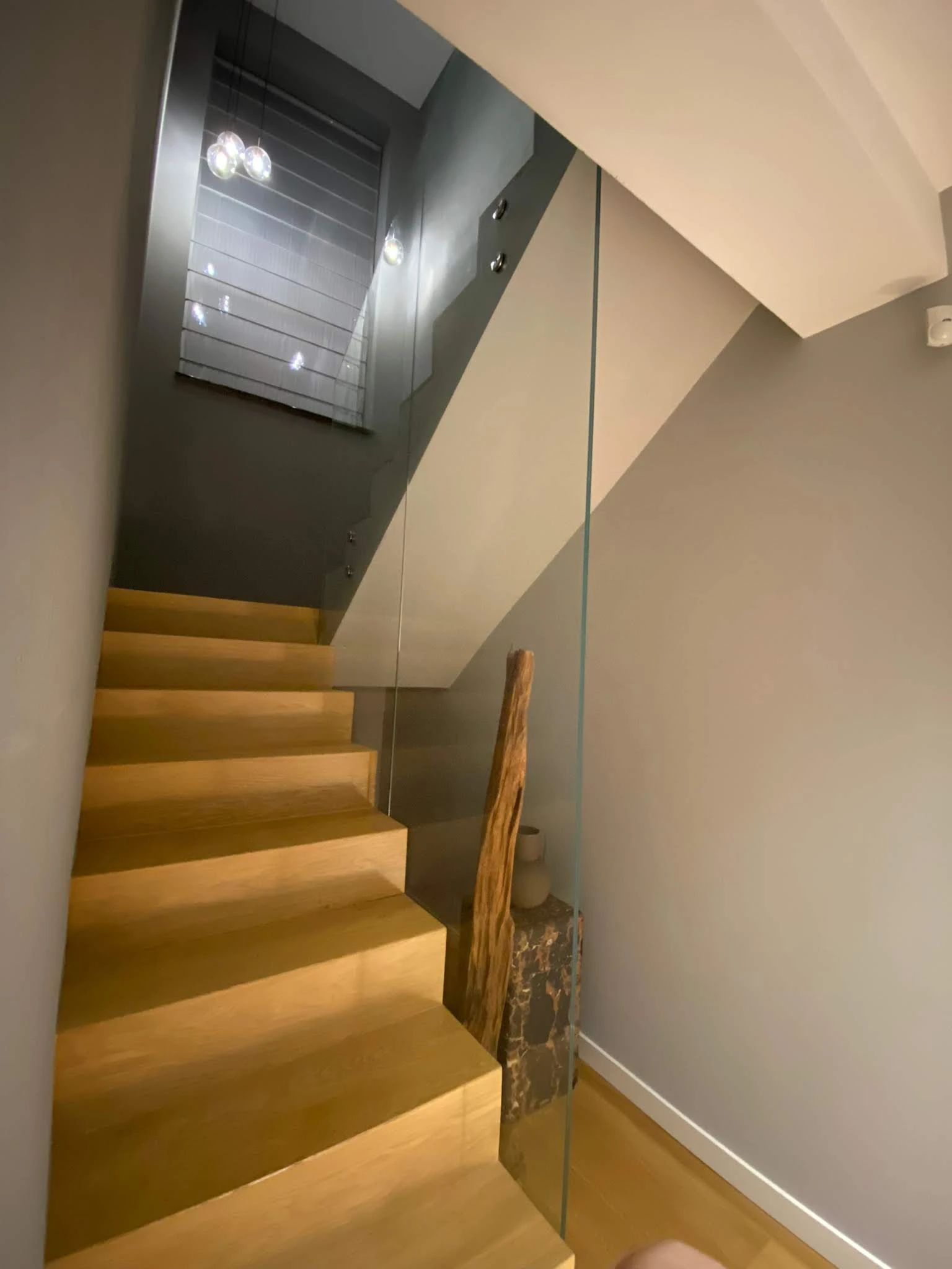 Scara stejar minimalist