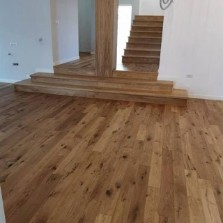 Parchet tripliustratificat Kahrs Husk si scara