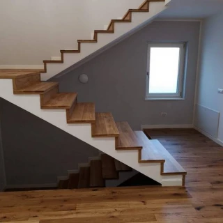 Parchet tripliustratificat Kahrs Husk si scara
