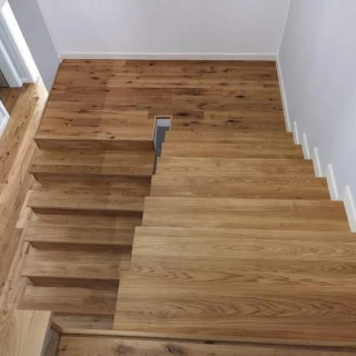 Parchet tripliustratificat Kahrs Husk si scara